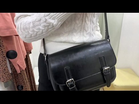 ❤️ Ommaviy onanizm yosh kaltak FeralBerry bir dildo bilan fitting xonasida ❌ Anal pornoda bizda ﹏