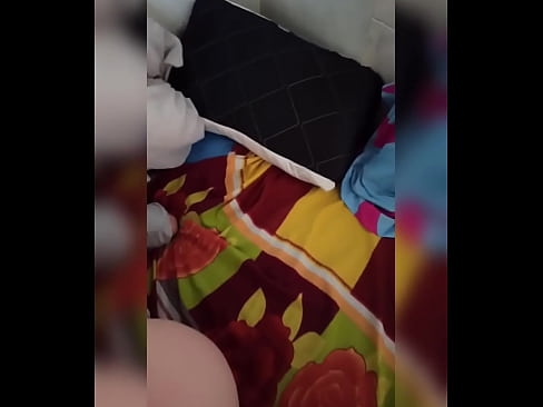 ❤️ Mening xonadoshim uyda yolg'iz qoladi, chunki eri ta'tilga ketadi va men uni sikish va eshagini sut bilan to'ldirish imkoniyatidan foydalanaman ❌ Anal pornoda bizda ﹏